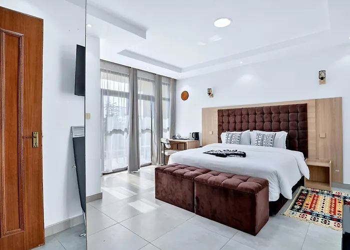 Osotua Villa 18 Home Hotel Nanyuki 7 Bedrooms 14 Guests
